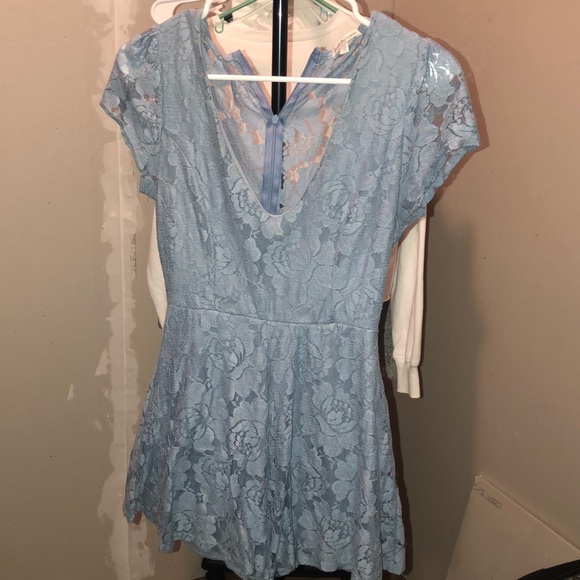 Baby Blue Lace Floral Romper - Picture 2 of 3